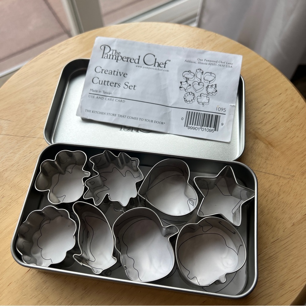 Pampered Chef Creative Cutter Set 1095 Stainless Cookies Pies Candy N4